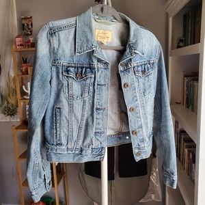 Levi's Denim Jean Jacket Size M